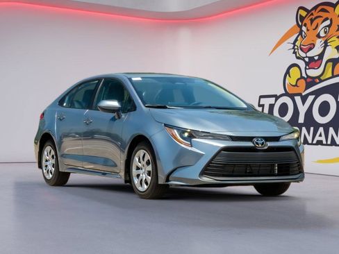 Used 2026 Toyota Corolla LE FWD image 3