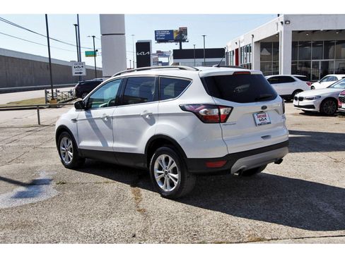 Used 2018 Ford Escape SE image 5