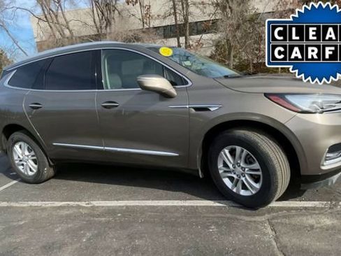 Used 2020 Buick Enclave Essence image 2