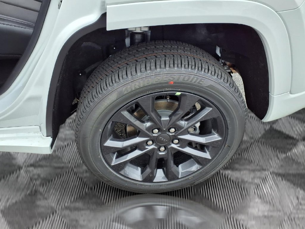 New 2026 Jeep Grand Cherokee Limited AWD/4WD image 24