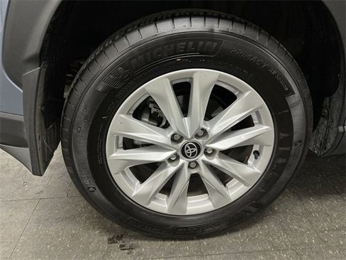 Used 2023 Toyota Corolla Cross LE image 33