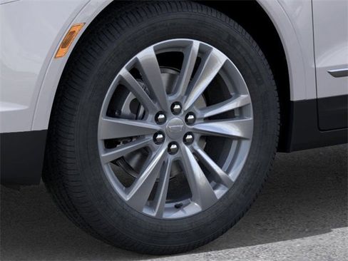 New 2025 Cadillac XT5 Premium Luxury w/ LPO, Floor Liner Package image 9