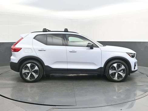 Certified 2025 Volvo XC40 B5 Plus AWD/4WD image 8