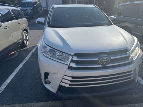 Certified 2019 Toyota Highlander XLE image 2