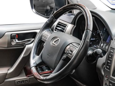 Used 2017 Lexus GX 460 image 19