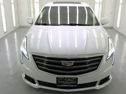 Used 2018 Cadillac XTS Luxury w/ Driver Awareness Package FWD image 3
