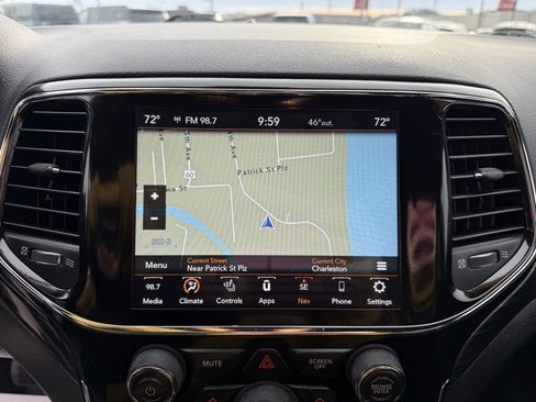 Used 2022 Jeep Grand Cherokee Laredo X image 23