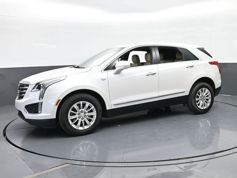 Used 2019 Cadillac XT5 FWD image 2