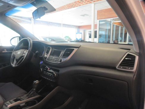Used 2017 Hyundai Tucson Night AWD/4WD image 28