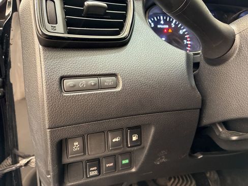 Used 2018 Nissan Rogue SV AWD/4WD image 26