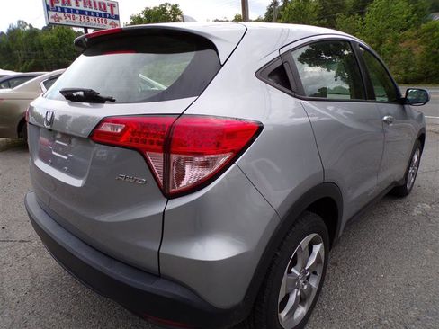 Used 2018 Honda HR-V LX image 7