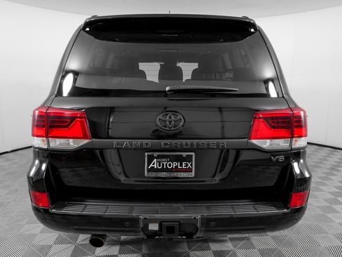 Used 2017 Toyota Land Cruiser image 6