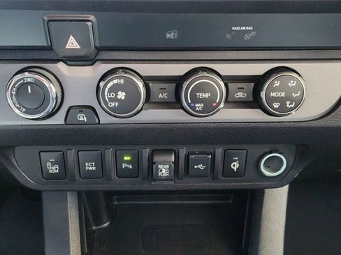 Used 2020 Toyota Tacoma TRD Sport w/ Technology Package image 22