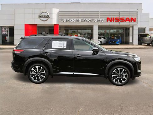 New 2026 Nissan Pathfinder Platinum FWD image 2