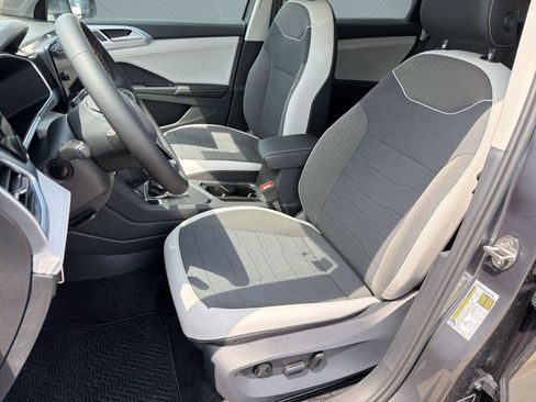 New 2026 Volkswagen Taos SE FWD image 5