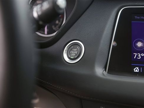 Used 2023 Cadillac XT4 Luxury w/ Driver Awareness Package image 18