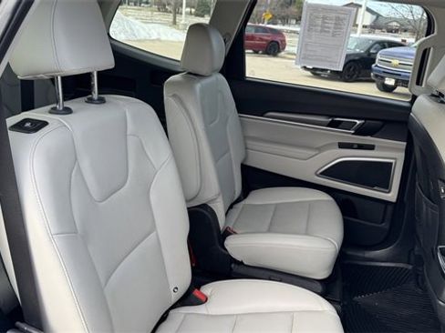 Used 2022 Kia Telluride S image 12