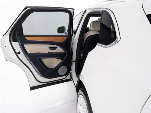 Certified 2023 Bentley Bentayga AWD/4WD image 21