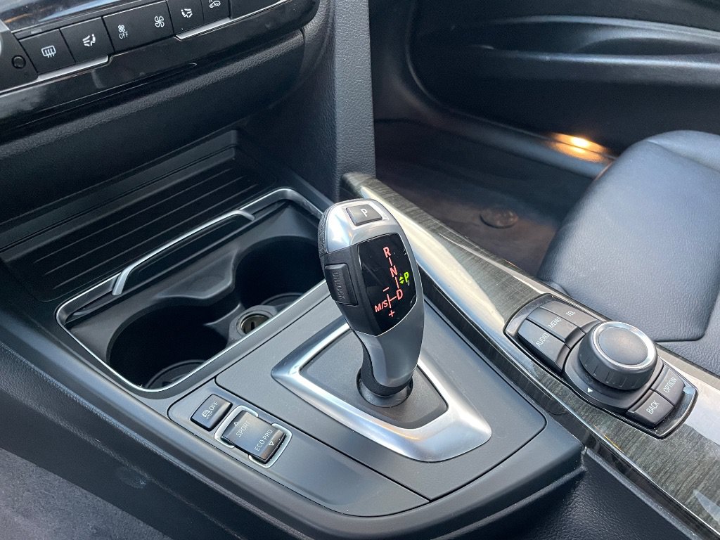 Used 2016 BMW 320i Sedan RWD image 36