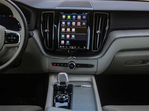 Used 2024 Volvo XC60 B5 Ultimate image 13
