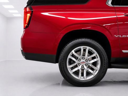 Used 2023 GMC Yukon XL SLT w/ SLT Premium Package AWD/4WD image 9