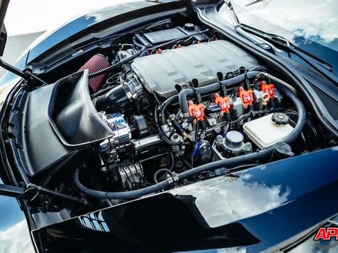 Used 2016 Chevrolet Corvette Stingray Coupe RWD image 2