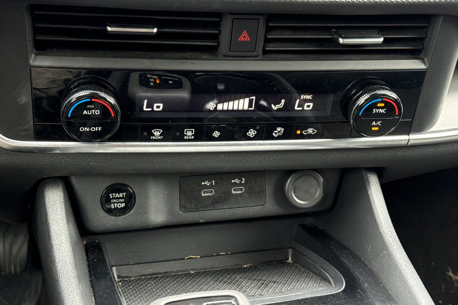 Used 2025 Nissan Rogue SV FWD image 27