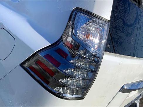 Used 2022 Lexus GX 460 Premium w/ Premium Package image 29