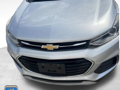 Used 2018 Chevrolet Trax LT w/ LT Convenience Package FWD image 1