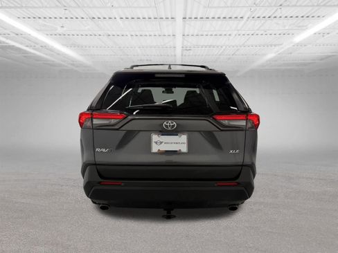 Used 2019 Toyota RAV4 XLE w/ Convenience Package FWD image 4