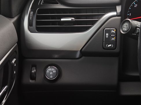 Used 2019 Chevrolet Tahoe LT w/ LT Signature Package RWD image 26