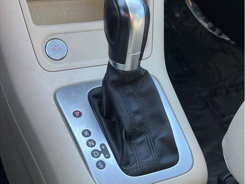 Used 2015 Volkswagen Tiguan SEL image 16