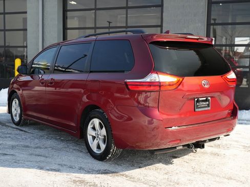 Used 2018 Toyota Sienna LE image 16