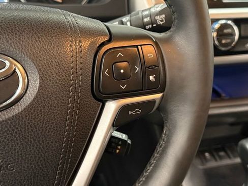 Used 2016 Toyota Highlander Limited Platinum FWD image 19