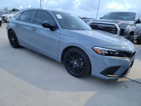 Used 2024 Honda Civic Sport image 2