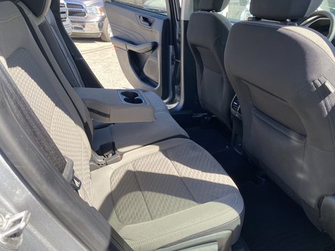 Used 2022 Ford Escape SE w/ SE Sport Appearance Package FWD image 18