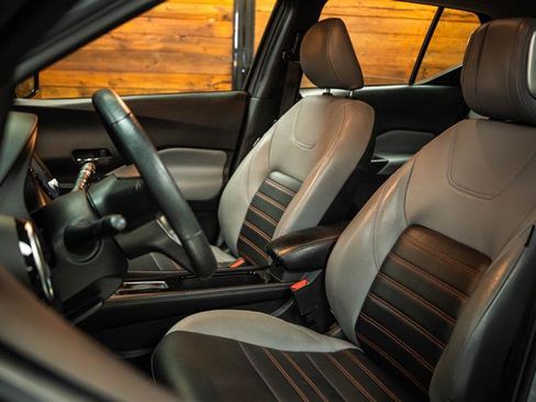 Used 2024 Nissan Kicks SR w/ SR Premium Package FWD image 9