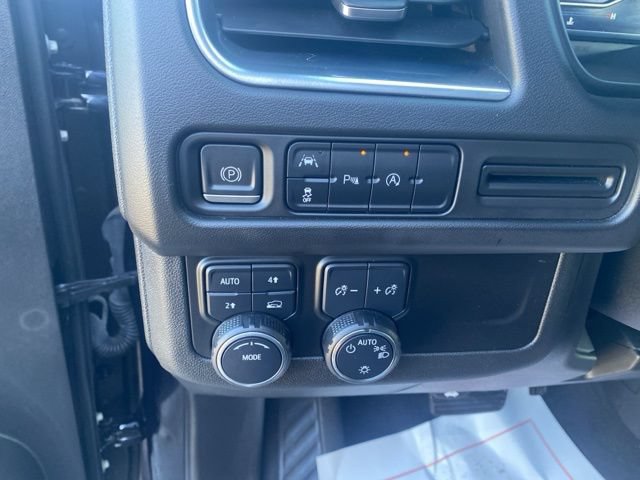 Used 2023 Chevrolet Suburban LT AWD/4WD image 19