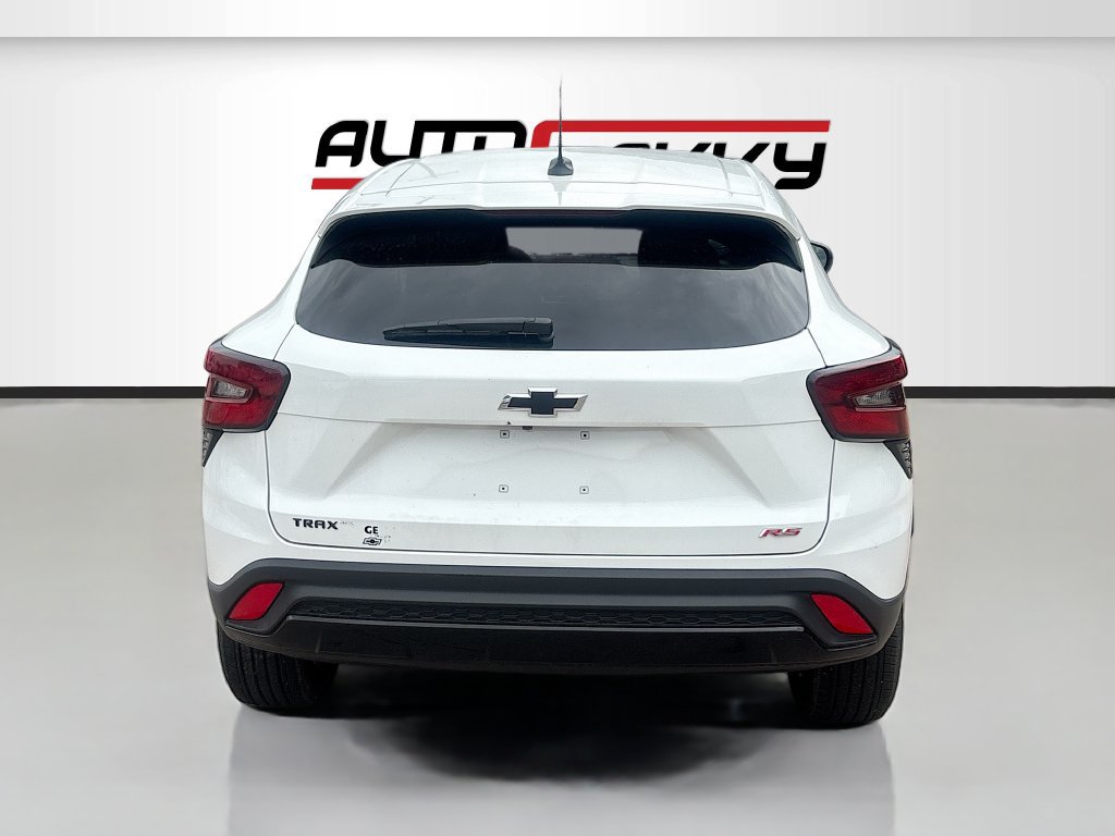 Used 2026 Chevrolet Trax RS FWD image 6