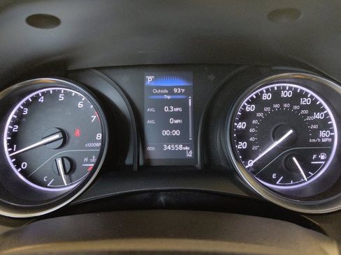 Used 2018 Toyota Camry FWD image 23