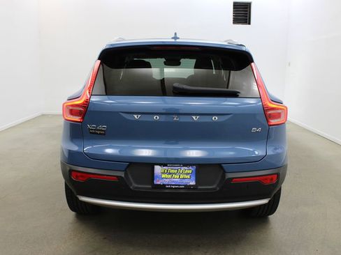 Used 2023 Volvo XC40 B4 Plus w/ Driver Assist Package image 4
