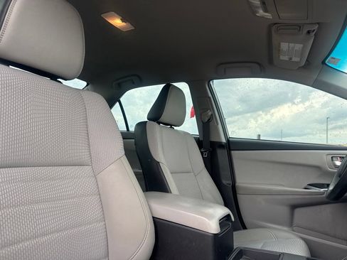 Used 2017 Toyota Camry SE FWD image 29