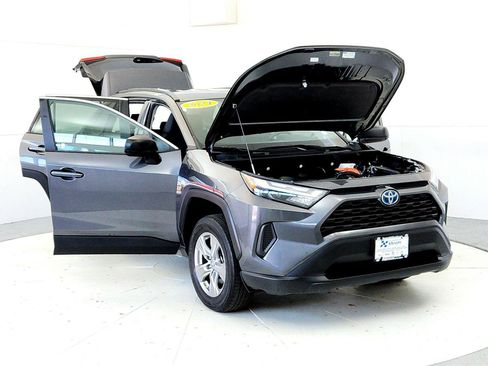 Certified 2024 Toyota RAV4 LE AWD/4WD image 9