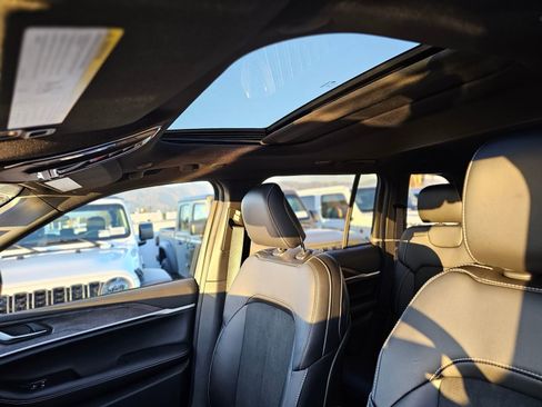 New 2026 Jeep Grand Cherokee Altitude image 22