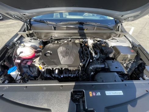 Used 2025 Kia Sportage LX image 32