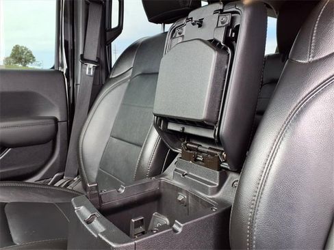 Used 2021 Jeep Wrangler Unlimited Sahara image 44