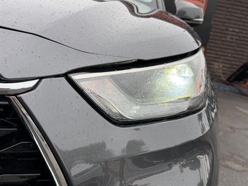 Used 2022 Toyota Highlander XLE AWD/4WD image 5