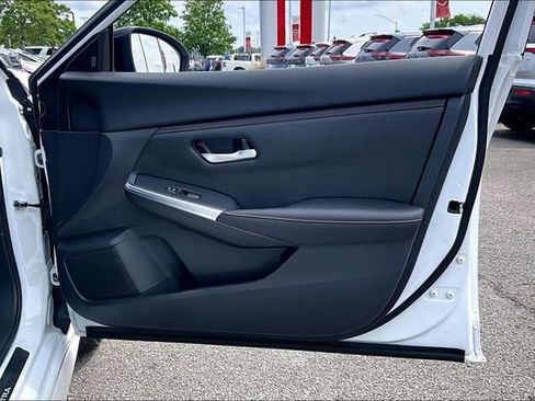 Certified 2025 Nissan Sentra SR w/ Lighting Package FWD image 27