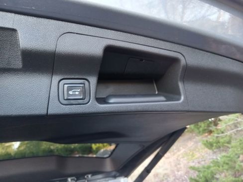 Used 2021 GMC Acadia SLE w/ Driver Convenience Package image 27