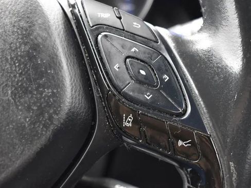 Used 2021 Toyota C-HR XLE image 23